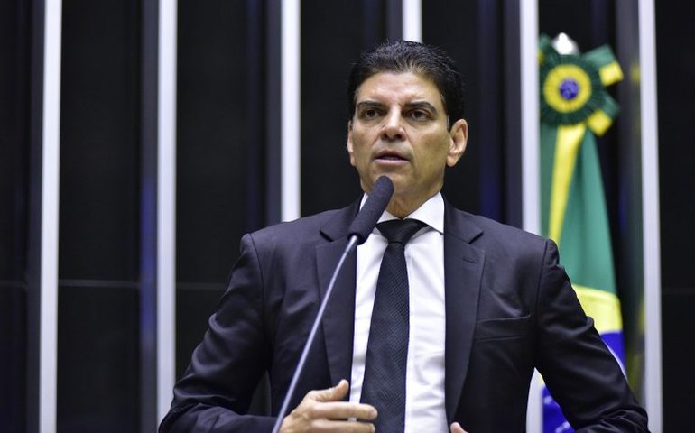 Deputados comentam mudança nas metas fiscais do governo