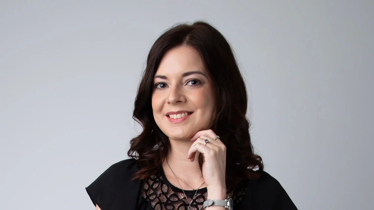 Thainá Fernandez lança “Beijada pela maré” neste sábado, dia 19, na Biblioteca Municipal Ziraldo