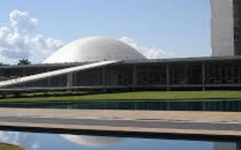 Senado aprova retaliação comercial às vésperas de tarifaço de Trump