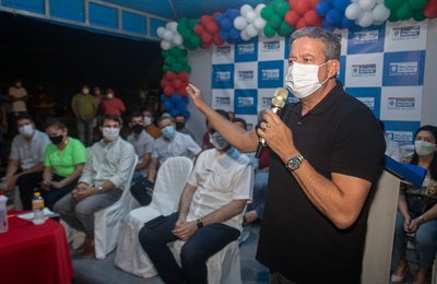 Presidente da Câmara entrega equipamentos agrícolas pelo Agreste alagoano, neste sábado