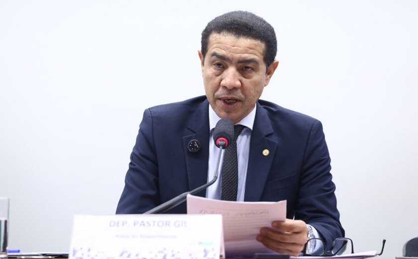 Relator defende proposta que garante descontos a estudantes adimplentes no Fies; ouça a entrevista