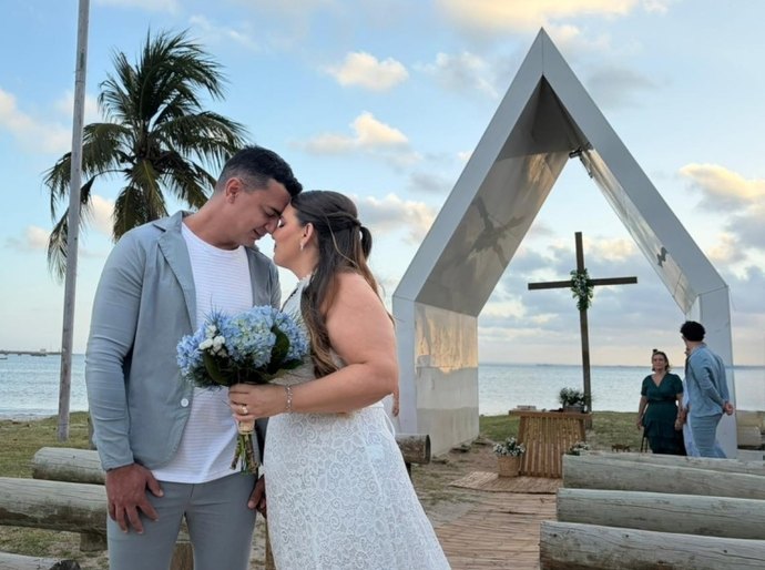 Casamento com vista para o mar: casal paulista realiza sonho na Capelinha do Jaraguá