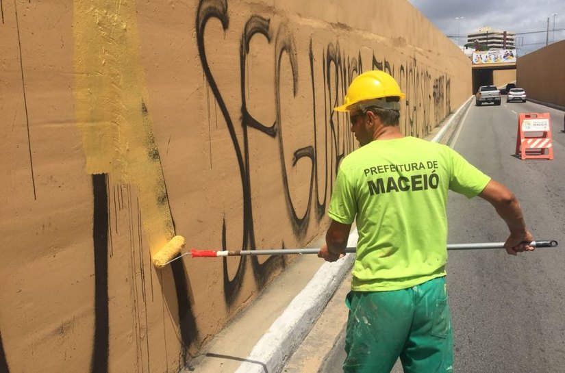 Prefeitura recupera viaduto José Aprígio após nova ação de vândalos