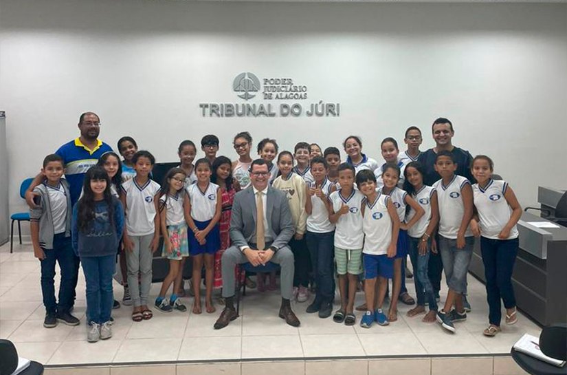 Alunos de escola pública de Quebrangulo visitam Fórum da cidade