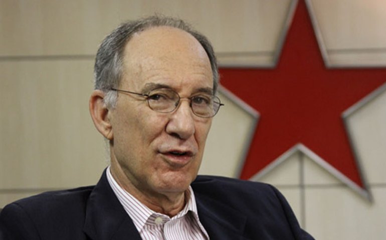 Presidente do PT critica Dilma e diz que atos do governo frustraram