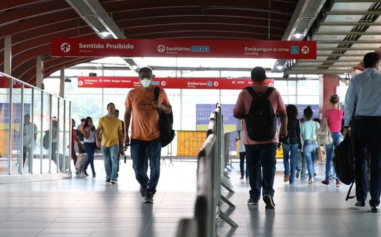 Especialistas veem riscos em reabertura; mortes em SP sobem 18% em uma semana