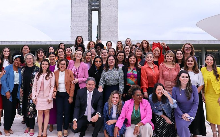 Deputadas do PT e de outros partidos de esquerda pedem em carta a Lula mulher negra no STF