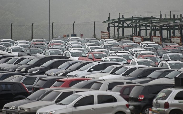 Montadoras tentam influenciar governo em disputa por mercado no Brasil