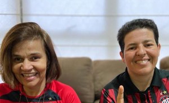 Claudia Rodrigues e Adriane Bonato (direita), que ajudou a cuidar da carreira profissional da atriz por quase 10 anos