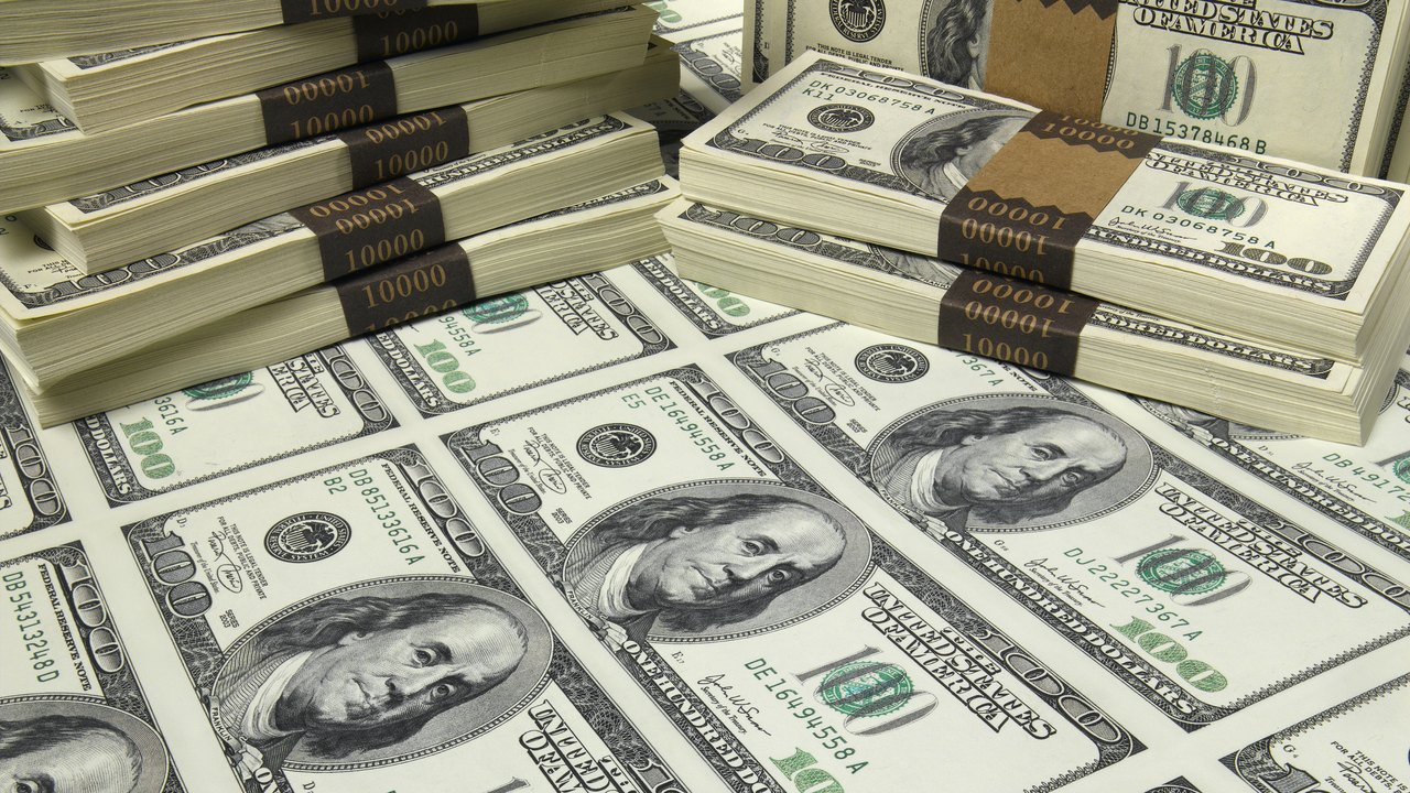 Dólar sobe 1,44% em dia de aversão ao risco no exterior