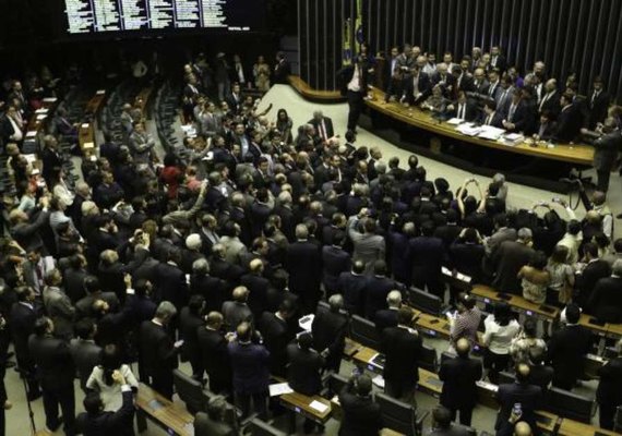 Com janela partidária, deputados começam a trocar de legenda sem sofrer punição