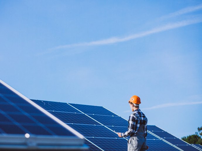 Brasil ultrapassa 4,3 milhões de sistemas de energia solar; 84% das instalações estão em residências