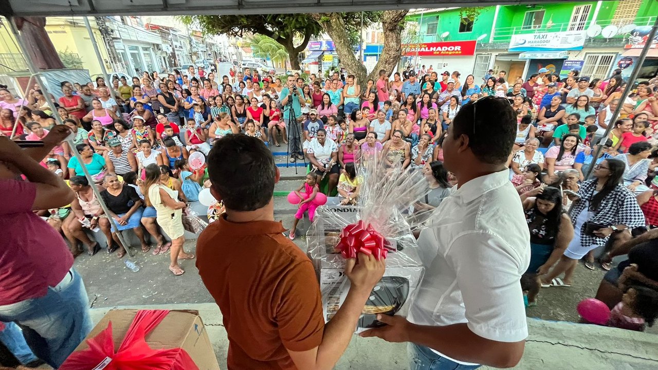 Música, prêmios, alegria e emoção marcam festa do Dia das Mães em Maragogi
