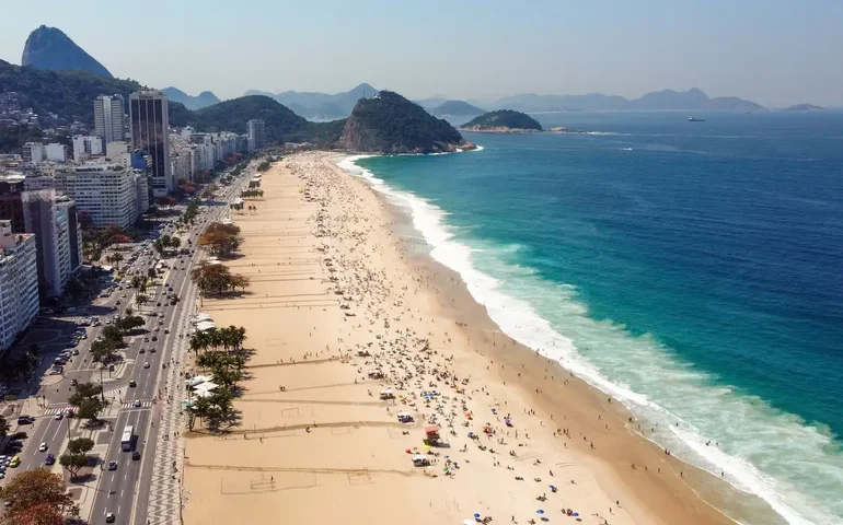 Mil ritmistas se reúnem em Copacabana para bater recorde mundial