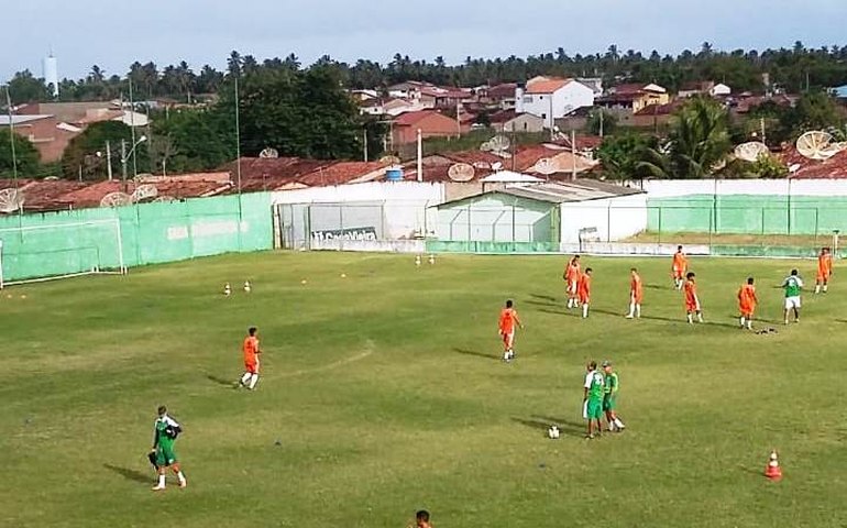 Coruripe reduz elenco e fica com 36 jogadores no grupo