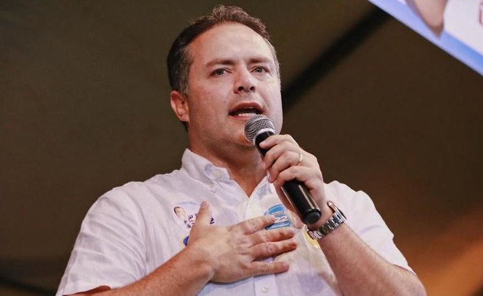 Renan Filho busca popularidade em campanha para o Senado.