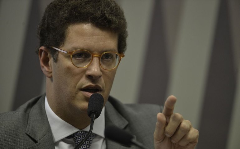 Brasil mantém meta de zerar desmatamento ilegal na Amazônia até 2030, diz Salles