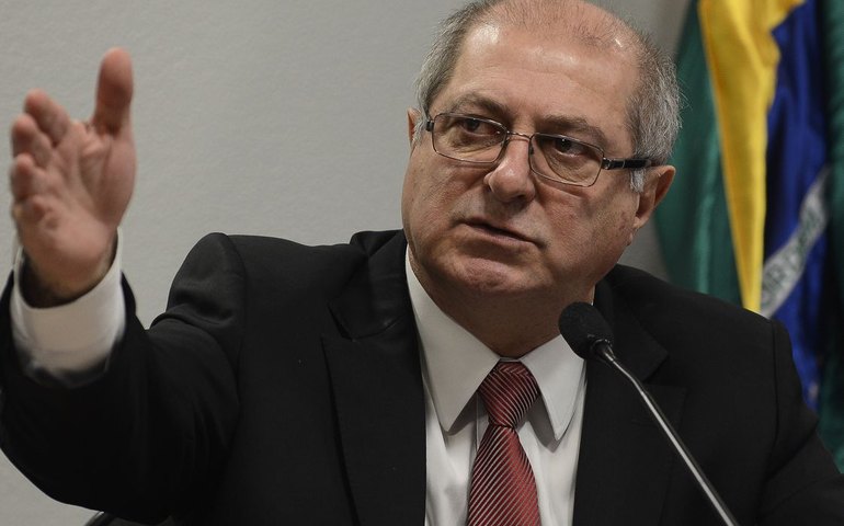Governo instalado é que decidirá sobre OCDE, não transição, diz Paulo Bernardo