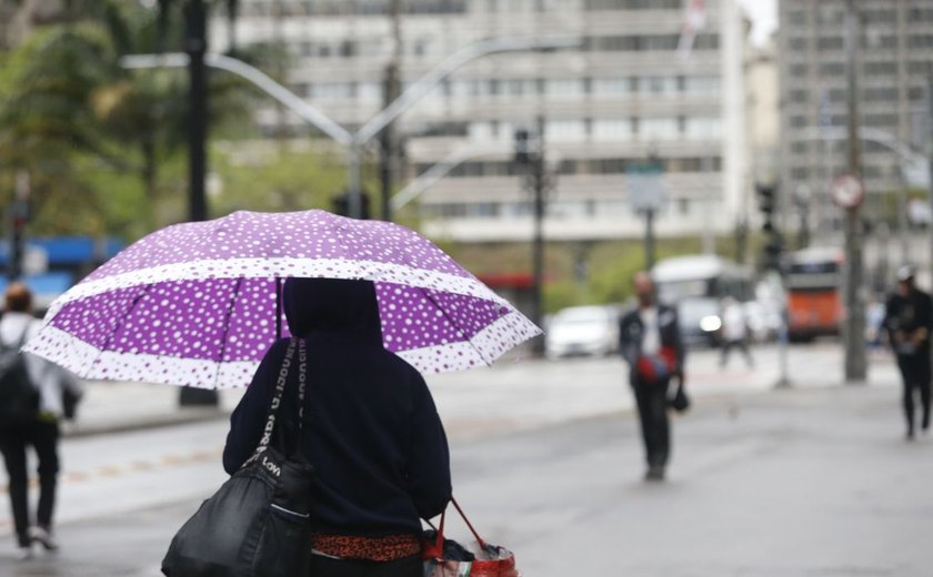 Chuvas fortes devem seguir até o final de semana no país