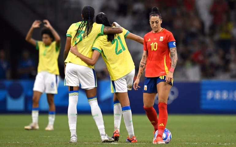 Espanhola desdenha da seleção brasileira após derrota no futebol e tem perfil 'invadido'