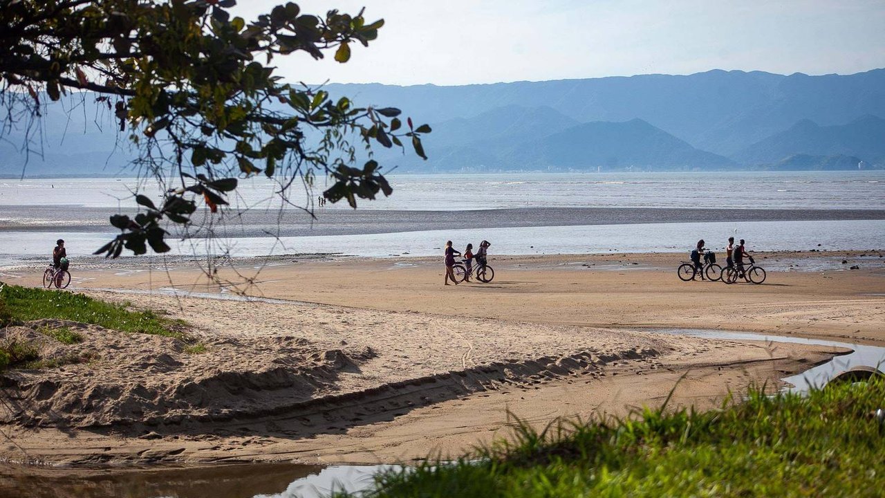 Turistas retornam ao litoral norte de SP