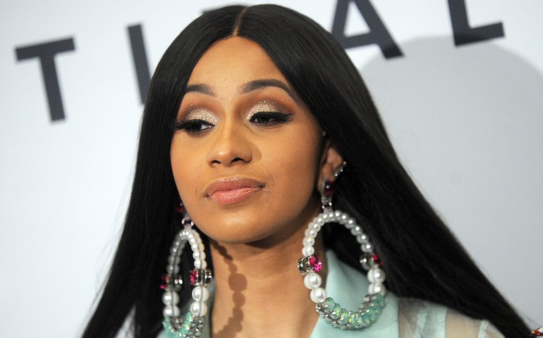 Cardi B é a 1ª rapper a ter quatro músicas com 1 bilhão de streams no Spotify