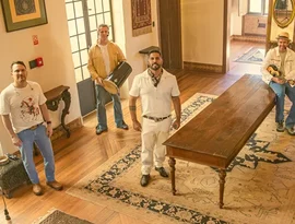 Inimigos da HP transforma clássico “Pense em Mim” em versão de pagode