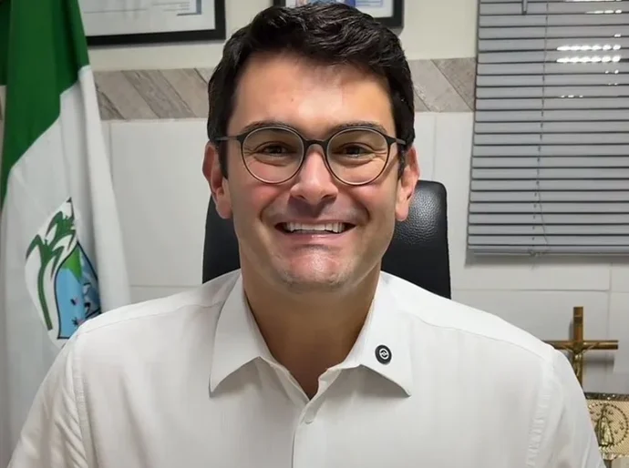 Educação em Destaque: André Almeida anuncia reajuste de 6% para o magistério de Mar Vermelho e supera piso nacional