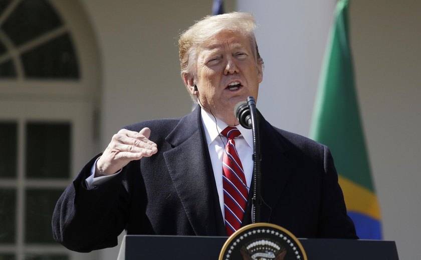 Tarifas: quase 60% dos brasileiros afirmam que Trump erra ao pedir fim de julgamento de Bolsonaro