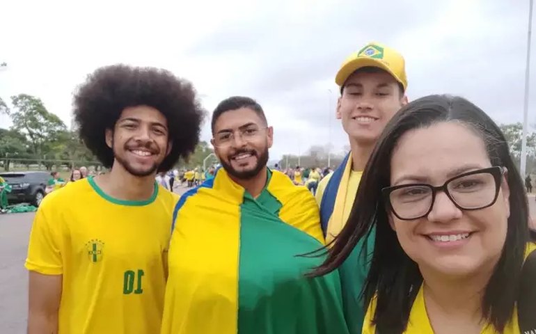 Novo assessor de Tarcísio, irmão de Michelle esteve em acampamento golpista