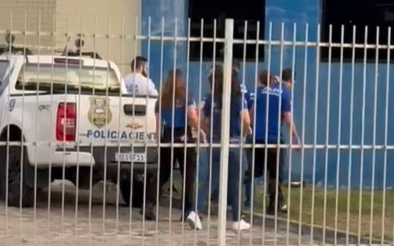 A pedido do Ministério Público, polícias e Perícia fazem reconstituição de assassinato de menina de 12 anos