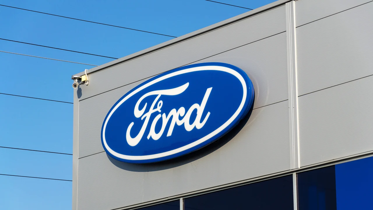 Ford reduz lucro e receita com vendas mais fracas no terceiro trimestre; ação cai 2%