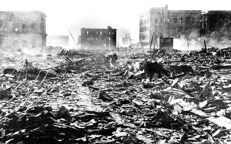 Hiroshima: população homenageia vítimas da bomba com mensagens de paz