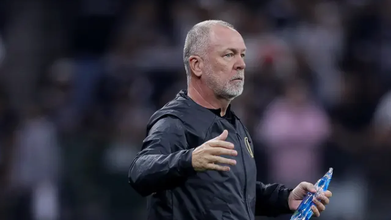 Dirigente do Inter rebate Mano sobre 'bicho' contra Corinthians e Coudet deixa futuro em aberto