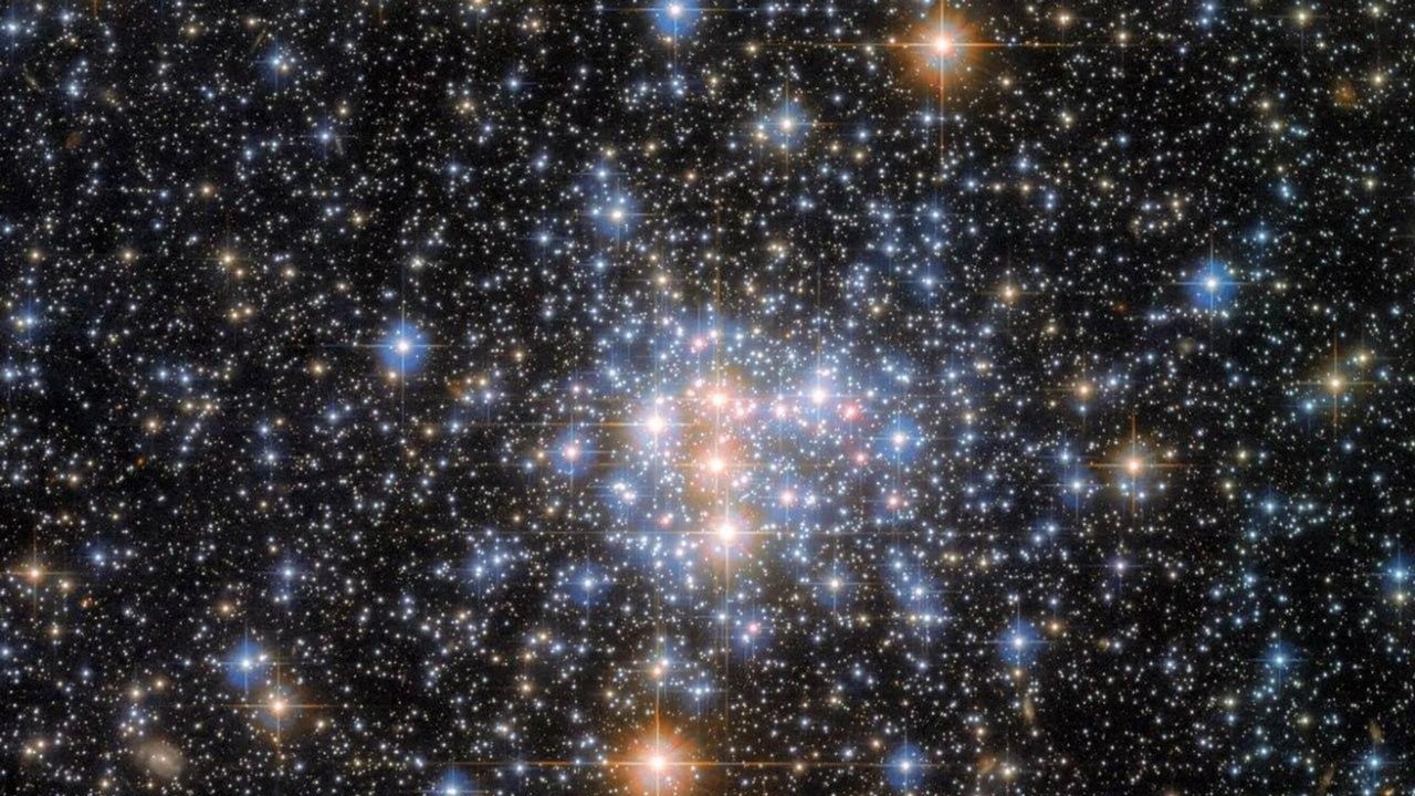 Telescópio detecta potente luz ultravioleta de uma minúscula galáxia no universo primordial