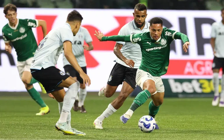 Palmeiras bate Grêmio com gol relâmpago, vence 3ª seguida no Brasileirão e cola no Cruzeiro