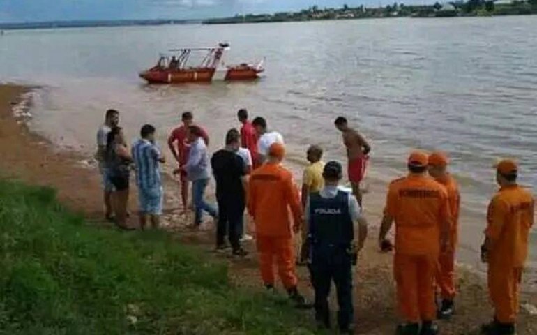 SP: bombeiros resgatam 5º corpo de família que se afogou em prainha do Tietê