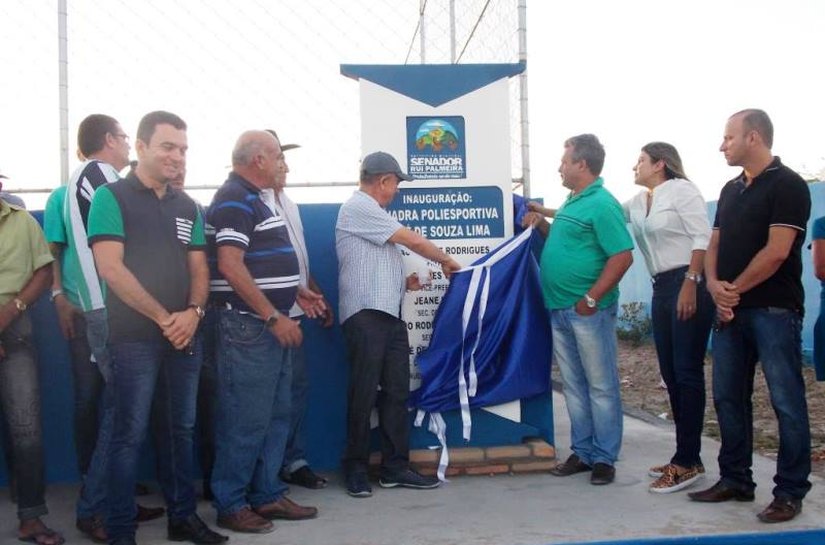 Prefeitura de Senador Rui Palmeira inaugura quadra no sítio Barra da Talhada