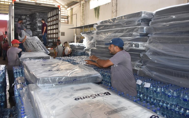 Estado de Alagoas continua entrega de materiais a desabrigados e desalojados