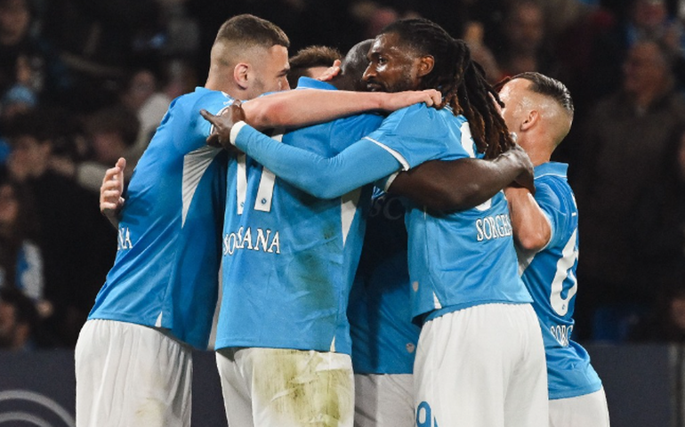 Lukaku marca o 400º gol da carreira, Napoli derrota Milan e segue na cola da Inter no Italiano