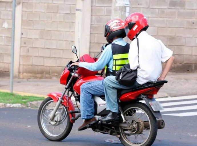 Mototaxistas e motofretistas economizam R$ 530 em taxas do Detran/AL em 2026