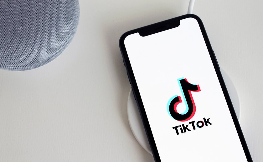 Por que todo mundo no TikTok de repente está indo ao quiroprata? Veja riscos e benefícios