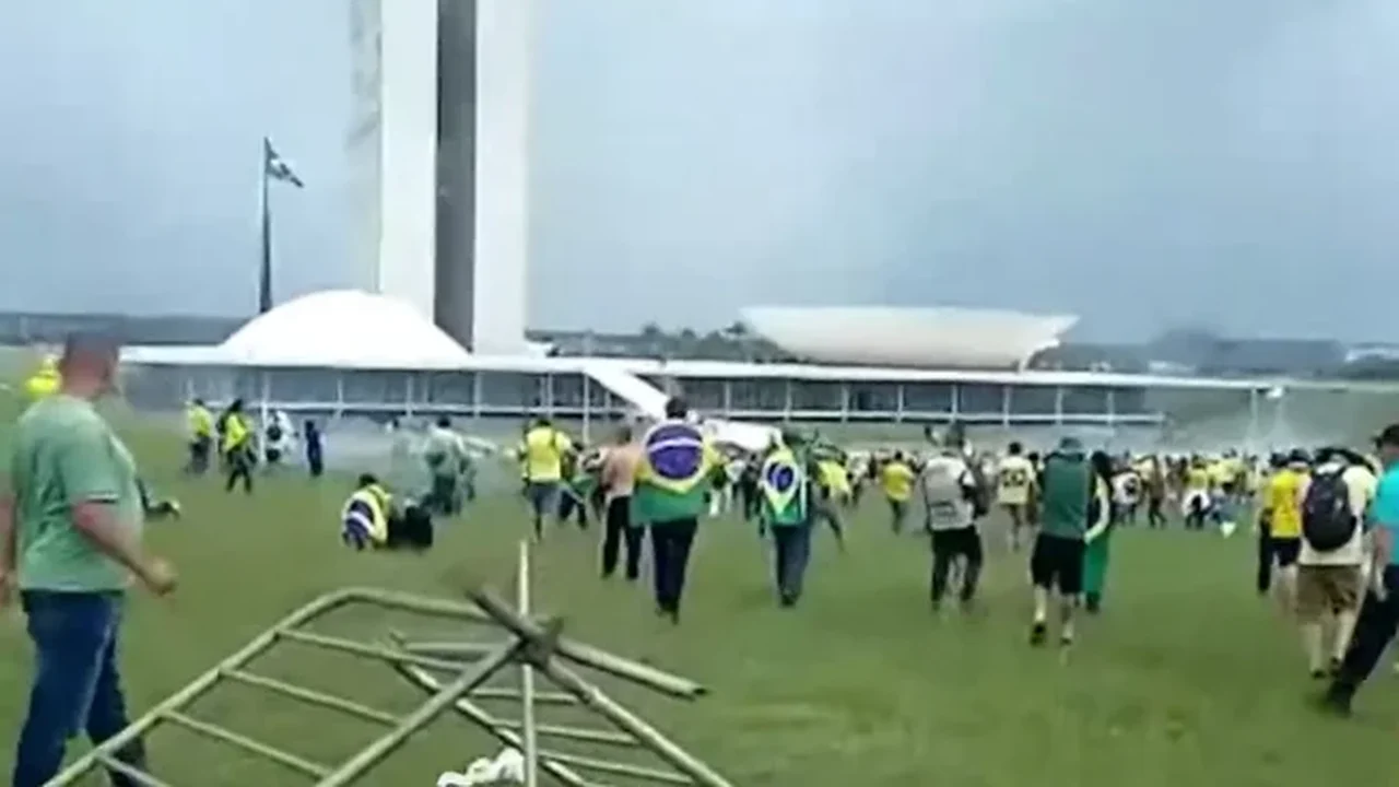 Alcolumbre promulga 'Lei da Dosimetria' e abre caminho para revisão de penas do 8 de janeiro