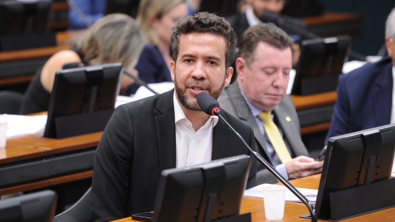 Deputado André Janones é internado em SP com arritmia cardíaca