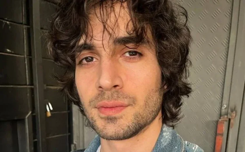 Fiuk anda de ônibus pela primeira vez na vida e vira piada na web