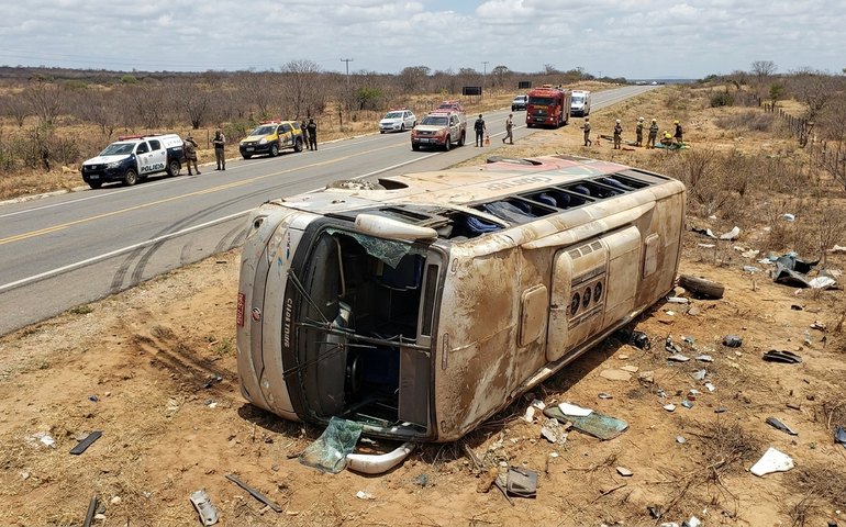 Acidente com time de basquete deixa sete mortos em rodovia no Ceará