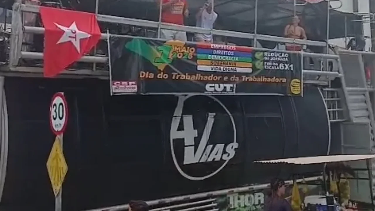 Ato de 1º de Maio em Maceió vira protesto contra JHC e políticas públicas da capital