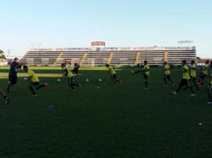 Técnico Foiani é apresentado ao elenco alvinegro e já comanda treino no Fumeirão
