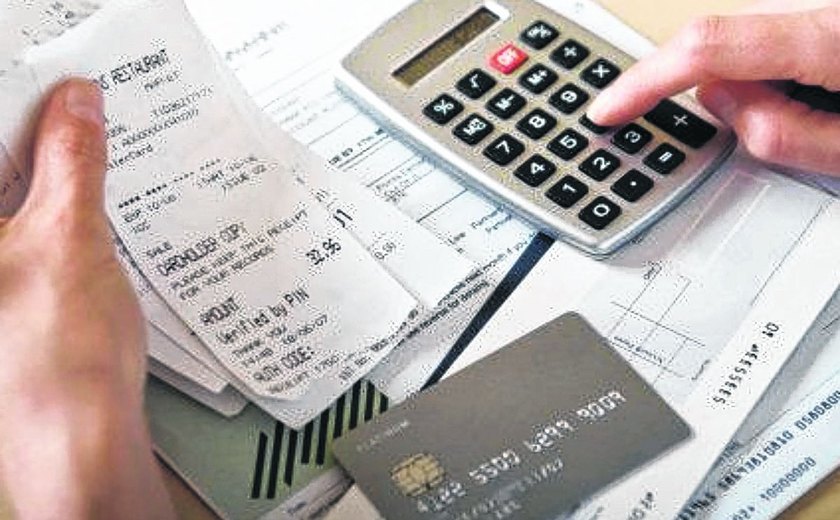 Endividamento registra sequência de quedas e pode indicar aumento do consumo no final do ano