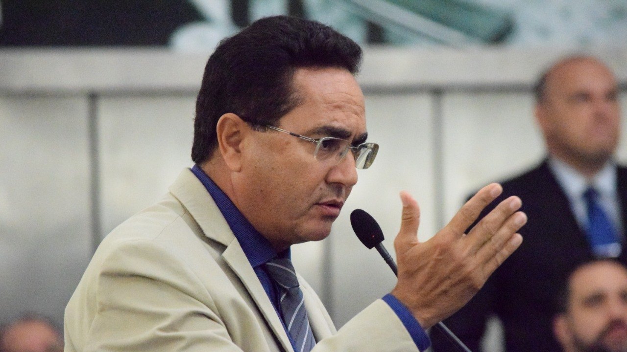 Deputados solicitam regularização do pagamento de transportadores escolares